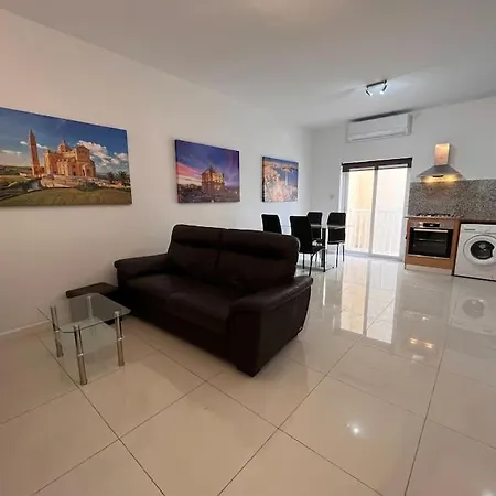 Cosy 2 Bedroom 1